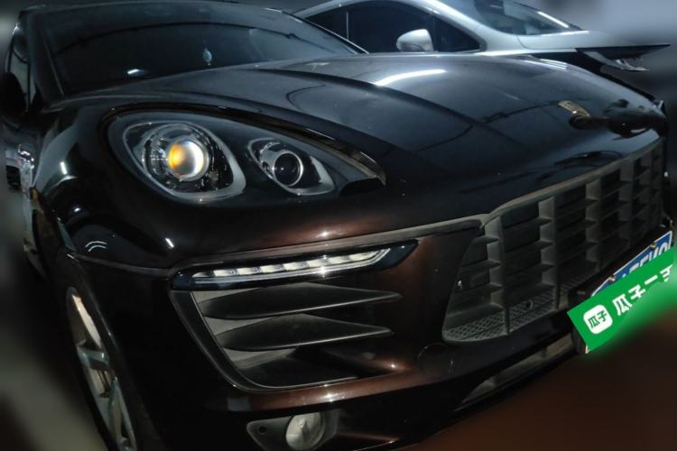Used Porsche Macan 2017 Macan 2.0T Front Right 45 Deg