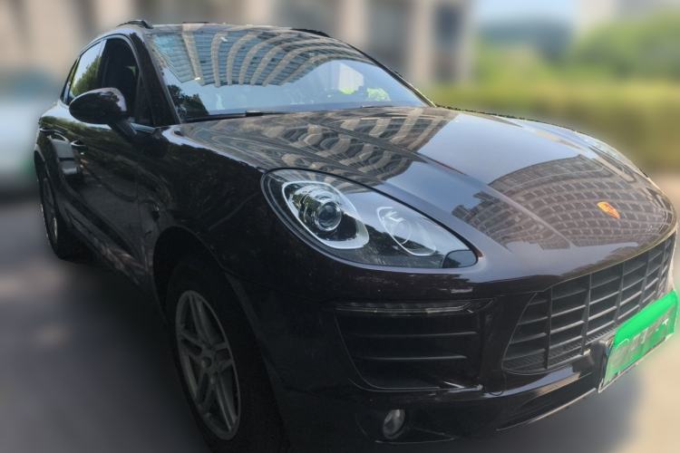 Used Porsche Macan 2017 Macan 2.0T Front Right 45 Deg