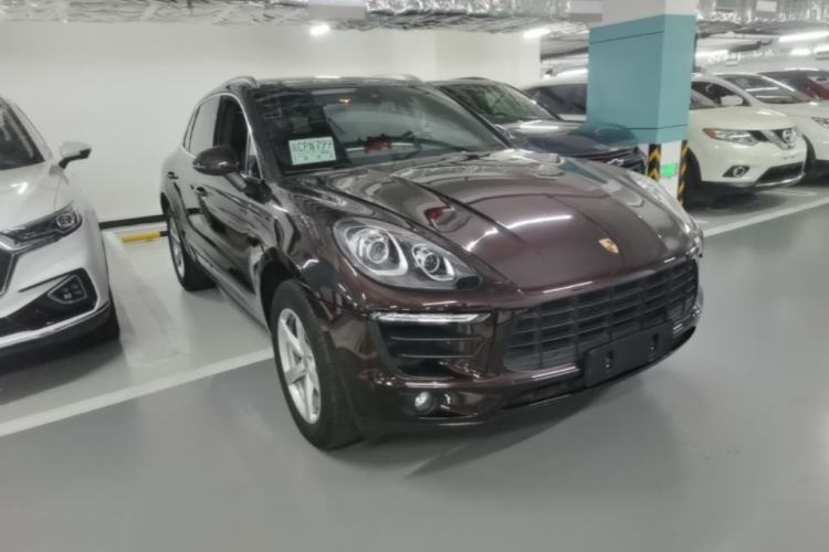 Used Porsche Macan 2017 Macan 2.0T Front Right 45 Deg
