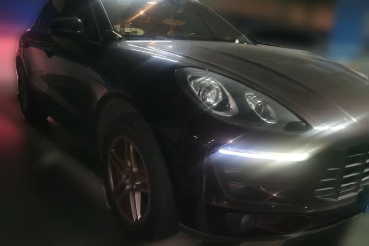 Used Porsche Macan 2017 Macan 2.0T Front Right 45 Deg
