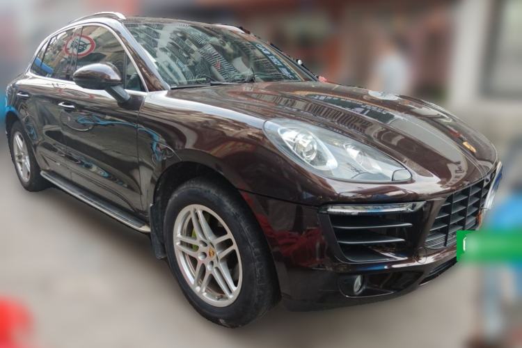 Used Porsche Macan 2017 Macan 2.0T Front Right 45 Deg