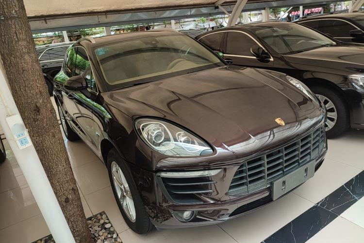 Used Porsche Macan 2017 Macan 2.0T Front Right 45 Deg