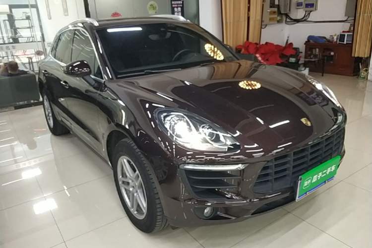 Used Porsche Macan 2017 Macan 2.0T Front Right 45 Deg