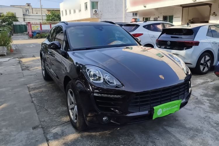 Used Porsche Macan 2017 Macan 2.0T Front Right 45 Deg