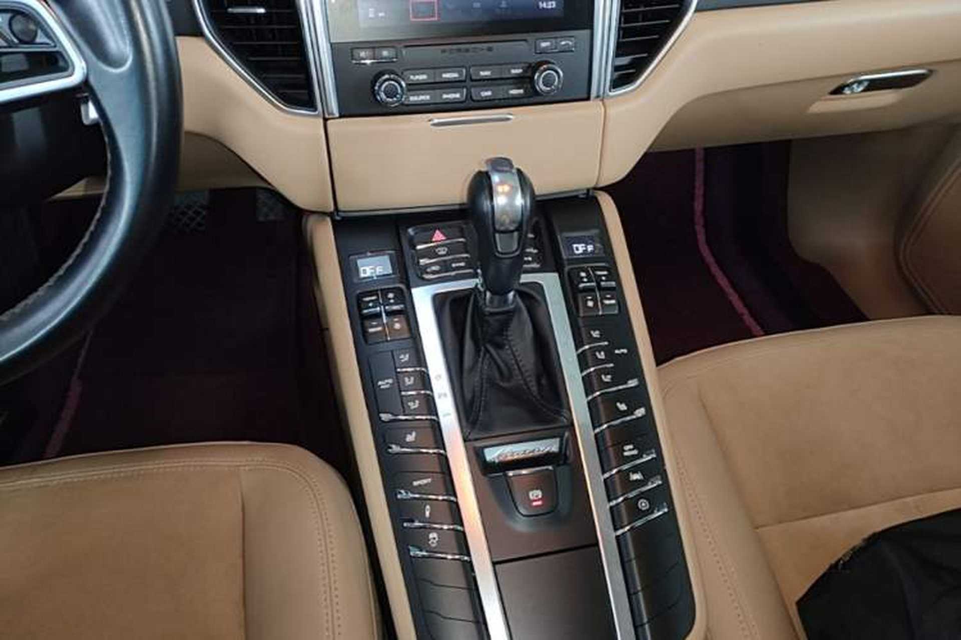 Used Porsche Macan 2017 Macan 2.0T Gear Lever