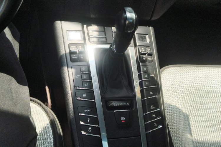 Used Porsche Macan 2017 Macan 2.0T Gear Lever