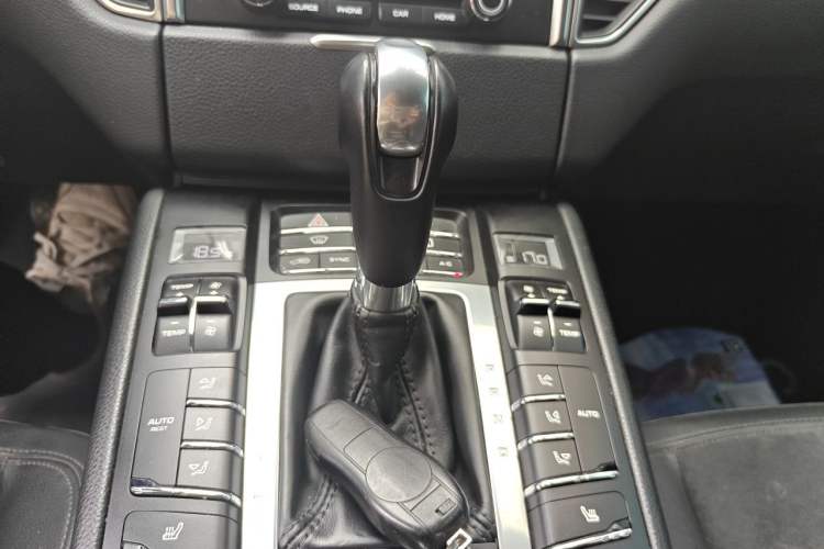 Used Porsche Macan 2017 Macan 2.0T Gear Lever