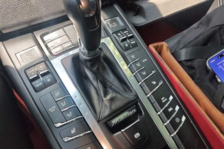 Used Porsche Macan 2017 Macan 2.0T Gear Lever