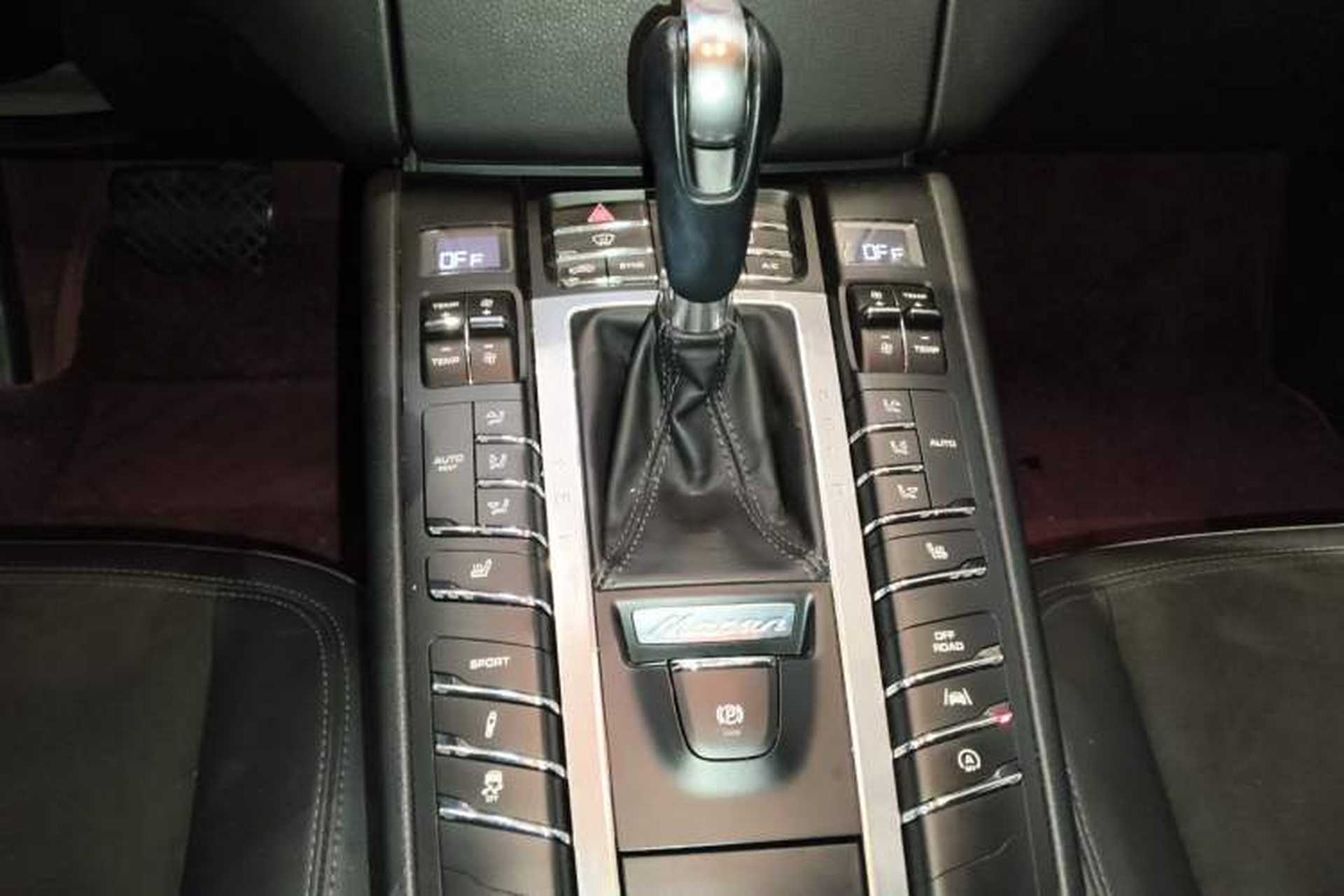 Used Porsche Macan 2017 Macan 2.0T Gear Lever