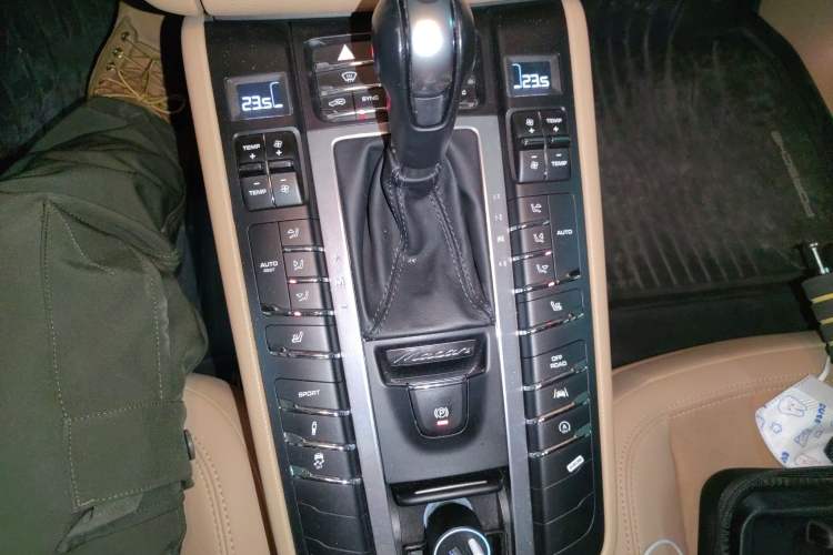 Used Porsche Macan 2017 Macan 2.0T Gear Lever