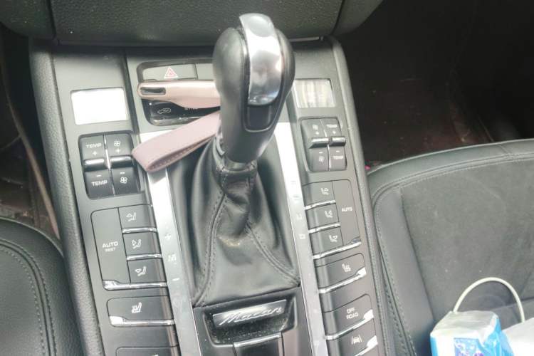 Used Porsche Macan 2017 Macan 2.0T Gear Lever