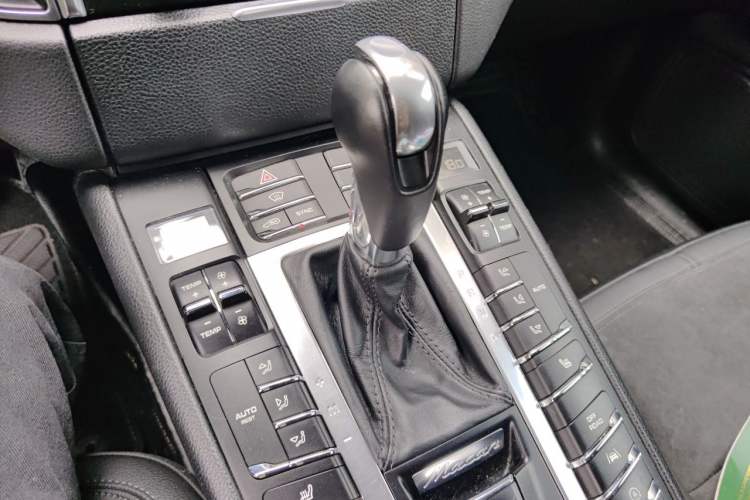 Used Porsche Macan 2017 Macan 2.0T Gear Lever
