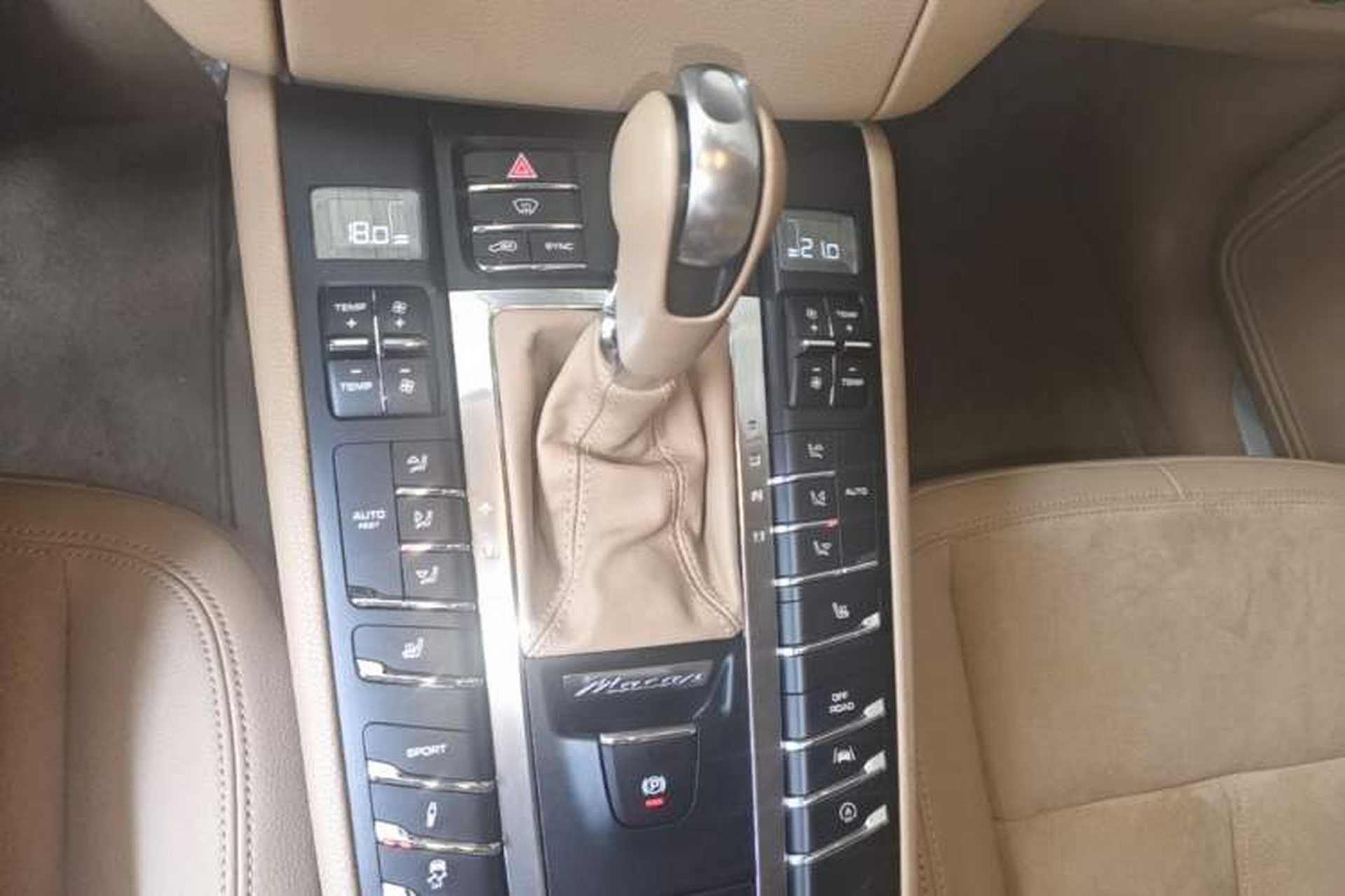 Used Porsche Macan 2017 Macan 2.0T Gear Lever