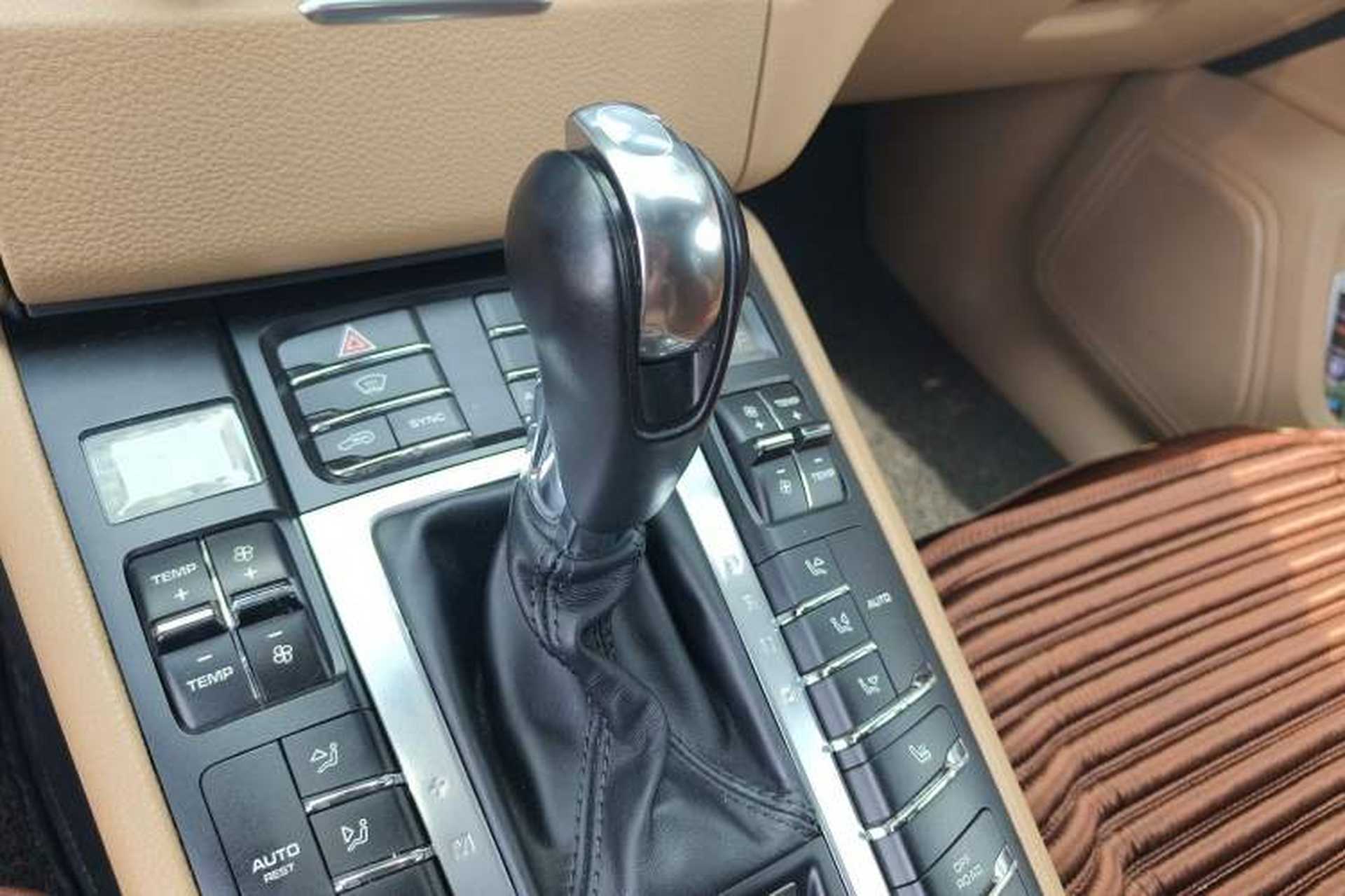Used Porsche Macan 2017 Macan 2.0T Gear Lever