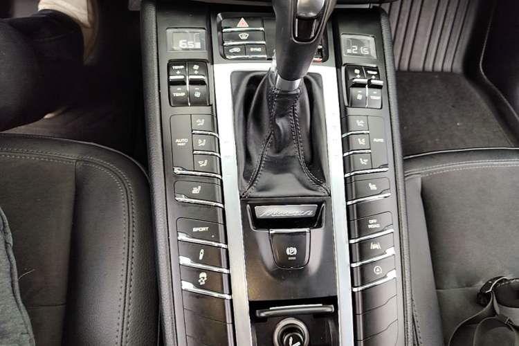 Used Porsche Macan 2017 Macan 2.0T Gear Lever