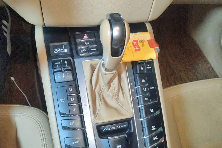 Used Porsche Macan 2017 Macan 2.0T Gear Lever