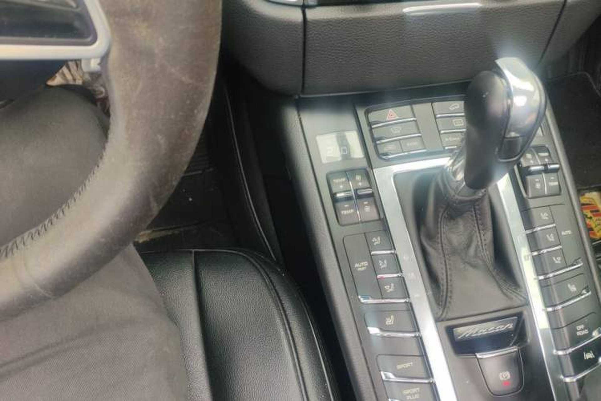 Used Porsche Macan 2017 Macan 2.0T Gear Lever