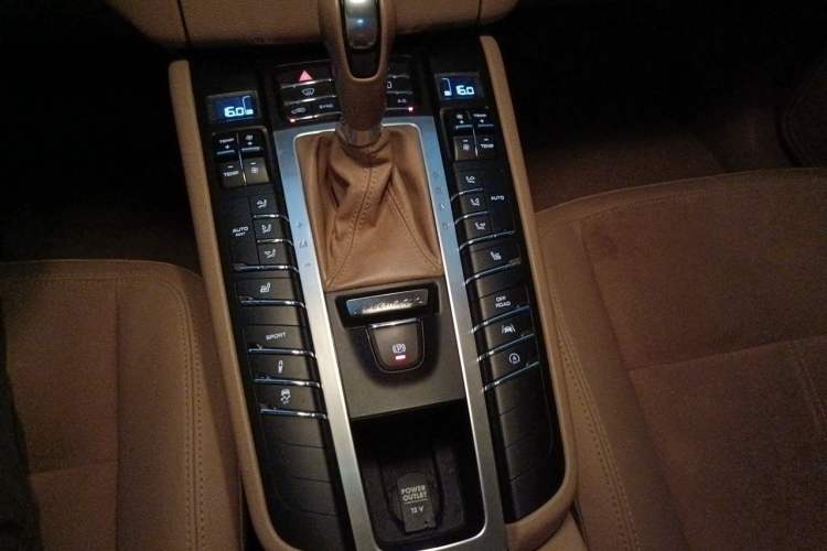Used Porsche Macan 2017 Macan 2.0T Gear Lever