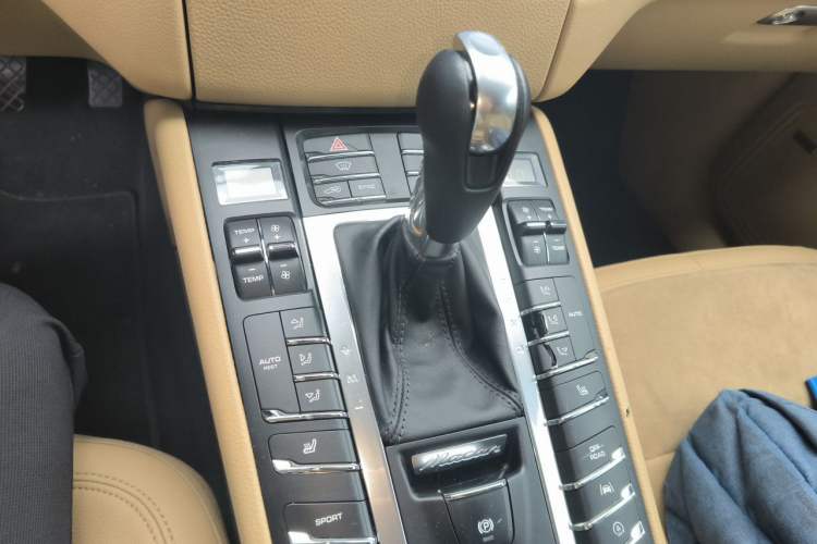 Used Porsche Macan 2017 Macan 2.0T Gear Lever