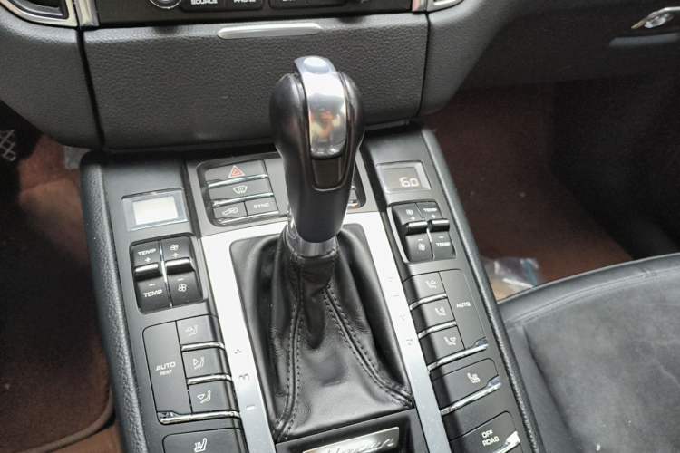 Used Porsche Macan 2017 Macan 2.0T Gear Lever
