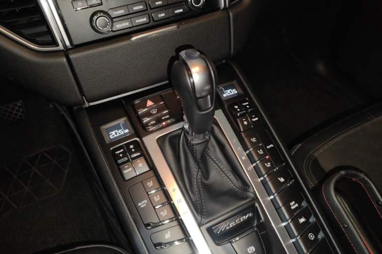 Used Porsche Macan 2017 Macan 2.0T Gear Lever