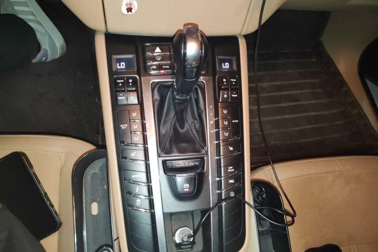 Used Porsche Macan 2017 Macan 2.0T Gear Lever