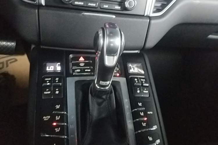 Used Porsche Macan 2017 Macan 2.0T Gear Lever