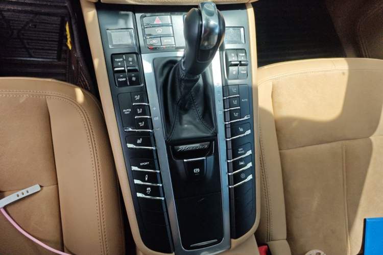 Used Porsche Macan 2017 Macan 2.0T Gear Lever