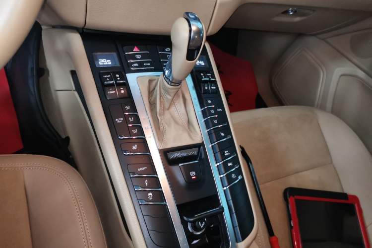 Used Porsche Macan 2017 Macan 2.0T Gear Lever
