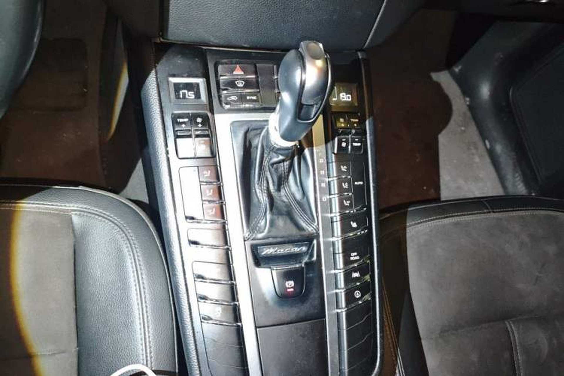 Used Porsche Macan 2017 Macan 2.0T Gear Lever