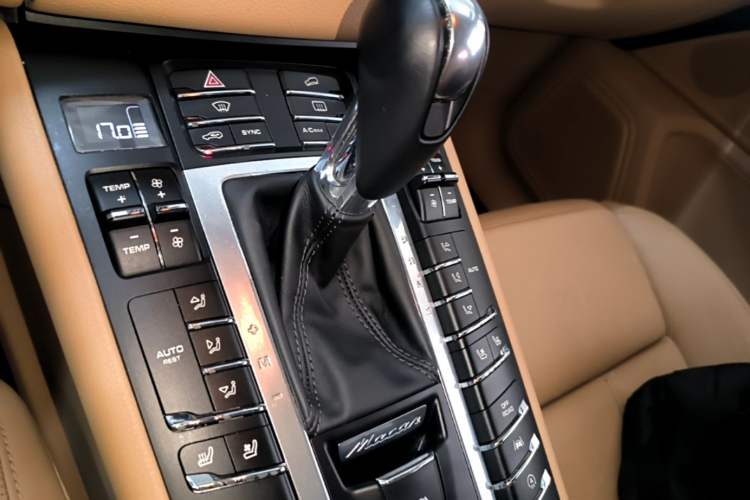 Used Porsche Macan 2017 Macan 2.0T Gear Lever