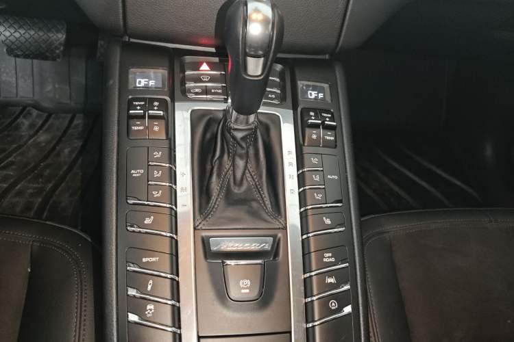 Used Porsche Macan 2017 Macan 2.0T Gear Lever