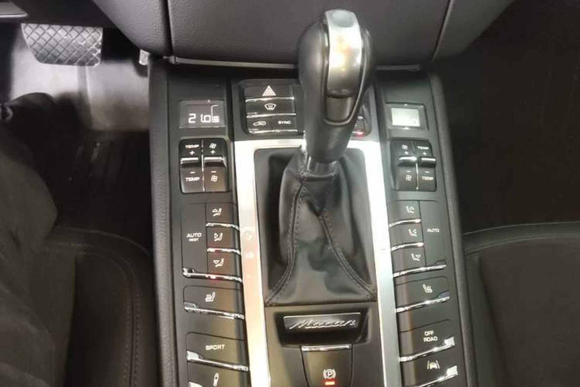 Used Porsche Macan 2017 Macan 2.0T Gear Lever