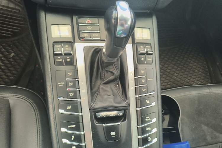 Used Porsche Macan 2017 Macan 2.0T Gear Lever