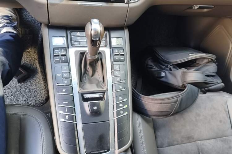 Used Porsche Macan 2017 Macan 2.0T Gear Lever