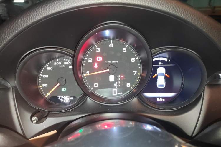 Used Porsche Macan 2017 Macan 2.0T Instrument Cluster