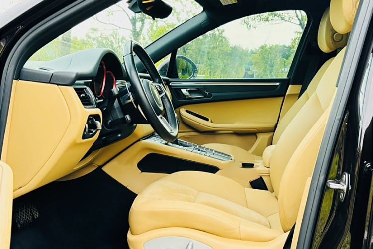 Used Porsche Macan 2017 Macan 2.0T Interior 1
