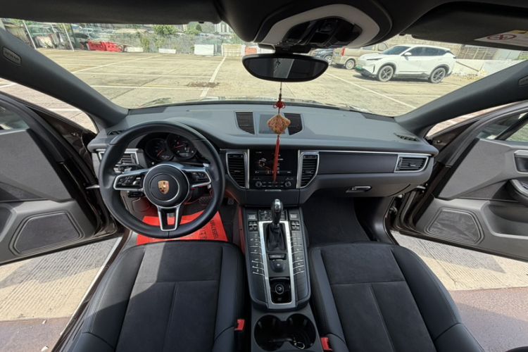 Used Porsche Macan 2017 Macan 2.0T Interior 1