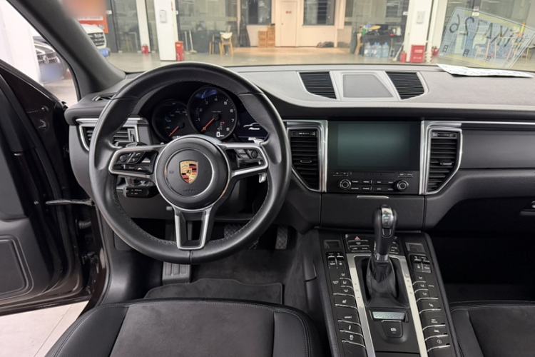 Used Porsche Macan 2017 Macan 2.0T Interior 3
