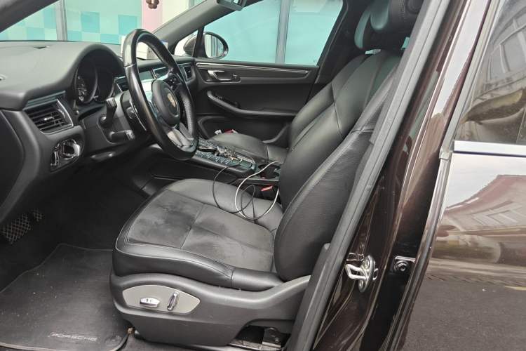 Used Porsche Macan 2017 Macan 2.0T Left Front Seat