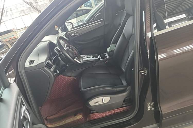 Used Porsche Macan 2017 Macan 2.0T Left Front Seat