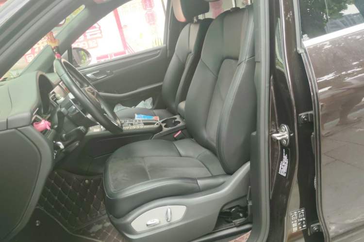 Used Porsche Macan 2017 Macan 2.0T Left Front Seat