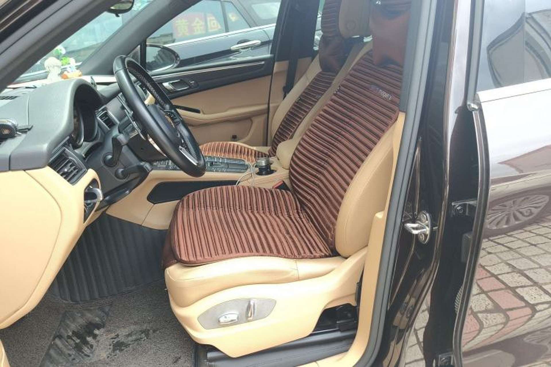 Used Porsche Macan 2017 Macan 2.0T Left Front Seat