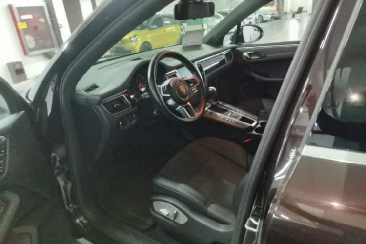 Used Porsche Macan 2017 Macan 2.0T Left Front Seat