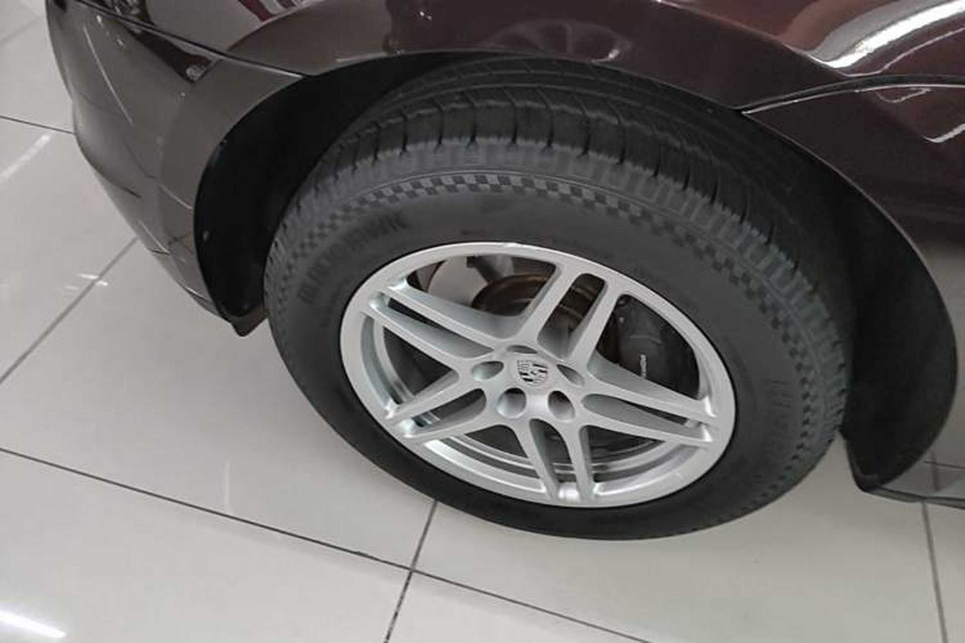 Used Porsche Macan 2017 Macan 2.0T Left Front Wheel Hub
