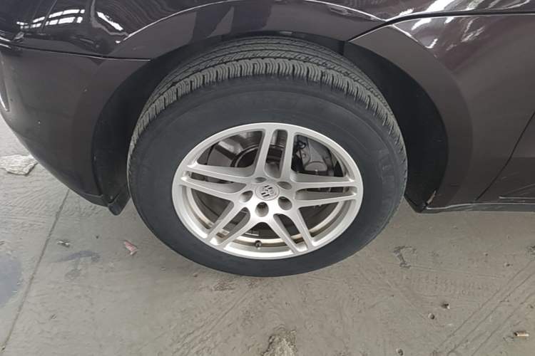 Used Porsche Macan 2017 Macan 2.0T Left Front Wheel Hub