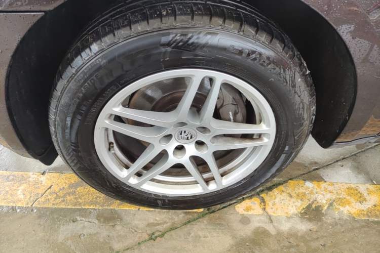 Used Porsche Macan 2017 Macan 2.0T Left Front Wheel Hub