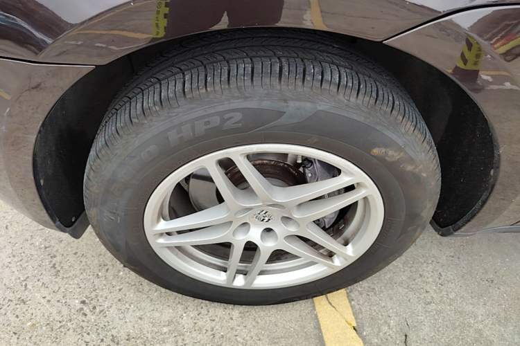 Used Porsche Macan 2017 Macan 2.0T Left Front Wheel Hub