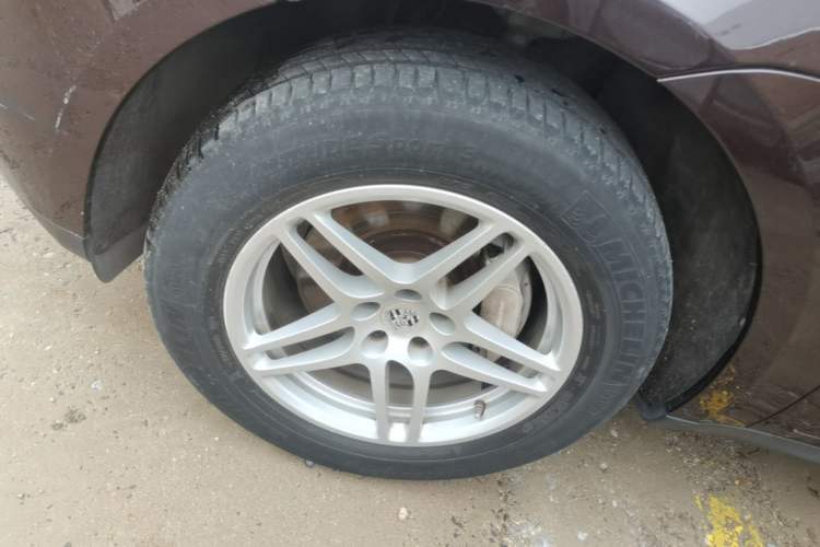 Used Porsche Macan 2017 Macan 2.0T Left Front Wheel Hub
