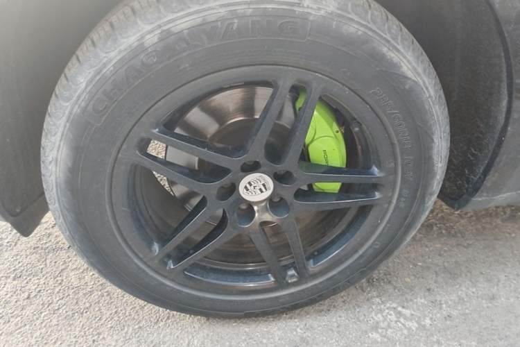 Used Porsche Macan 2017 Macan 2.0T Left Front Wheel Hub